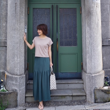 フォレストグリーンのスカートをはいてBARへ