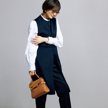 【大人の辛口ベージュコーデ】小物をベージュで揃えるとモダンコーデに温かみがプラス