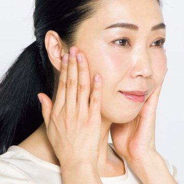 くすみに効かせる「ハイブリッドオイル」使いこなしテクニック【50代に適材適所な美容オイル】