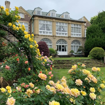 鳩山会館　東京 音羽のバラ御殿