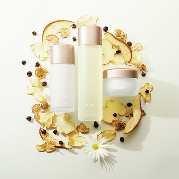 停滞しがちな大人の肌にハリと潤いを。肌本来の美しさに導くスキンケア3点【植物の力で「いと凜」と美しく。連載第5回】