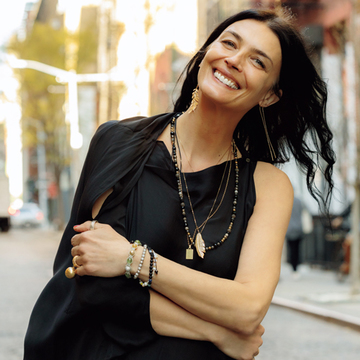 【海外おしゃれマダムのジュエリーコーデ】ニューヨークマダムは重ねづけで迫力アップ！