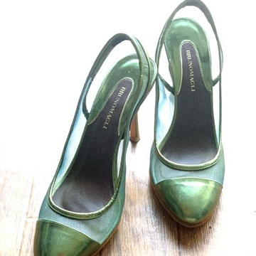 グリーンの小物でサステナブルに