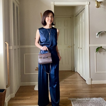 大人感抜群なサテンのセットアップ