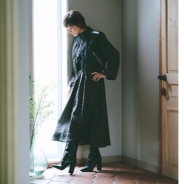 日常をドラマチックに演出してくれる「ダウンベスト」【富岡佳子「エルメスの新名品」】