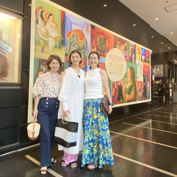 ドット柄ブラウスでふくよかな作品の「ボテロ展」へ