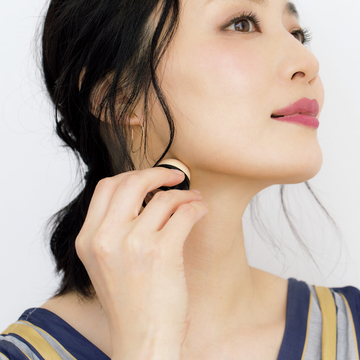 あご下やフェイスラインは、下影でフレーム矯正！老けないためのシェーディング術【リフトアップメイク】