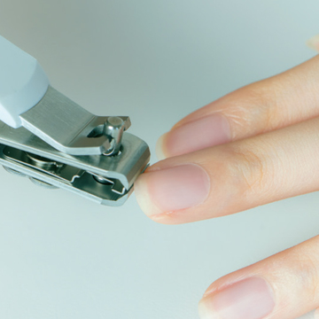 爪切りで爪が割れてしまう人へ！ひと手間かけてきれいな爪に【爪トラブルの対処法】