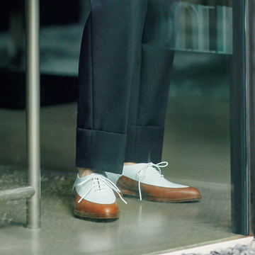 白×ブラウン配色が素敵！「クレジュリー」のシューズで装いをぐっとモダンに【格上げフラット靴】