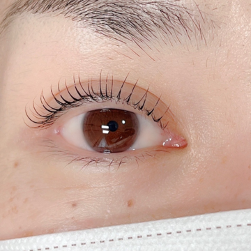 まつ毛パーマで朝も楽ちん♫ノーメイクでも目元ぱっちり！