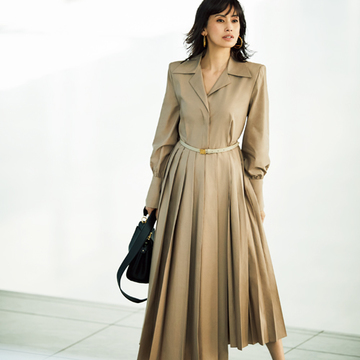 「フェンディ」のワンピースは甘さとシャープさのバランスが絶妙【エグゼクティブ女性の「ベージュ」スタイル】