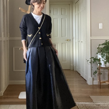 秋に活躍ブラックのカーディガン