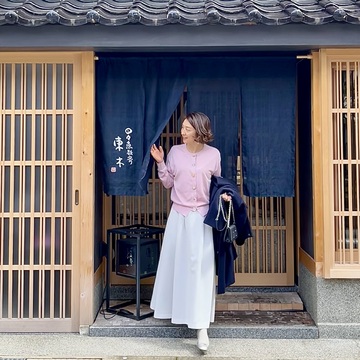 サクラ色ニットで金沢。