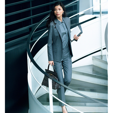 エグゼクティブ御用達！一目置かれる「美麗パンツスーツ」　五選