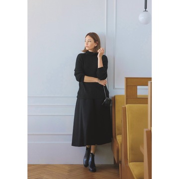 真冬の通勤コーデは、ほっこりニットをオールブラックで引き締める！最低気温0℃｜1/29(月)【50代の毎日コーデ】