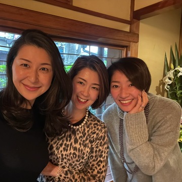 華組の同期ランチ！華やかスカートでオシャレトーク♪