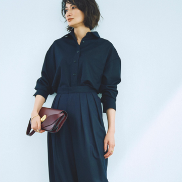 小物のカラーリングでハンサムなネイビーコーデをリズミカルに彩る。最低気温12℃｜11/9(日)【50代の毎日コーデ】