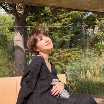 秋のお散歩日和にお気に入りのワンピースでお出かけ！