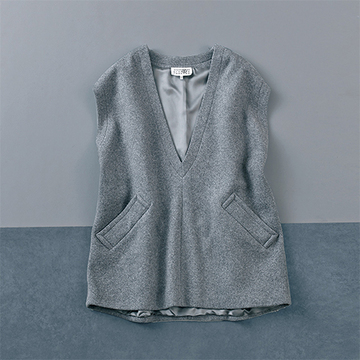 コーデを考えるのが楽しくなる！「エムエム6 メゾン マルジェラ」のフェルトウールショートスリーブトップス＆「ジル サンダー」のバケットバッグ