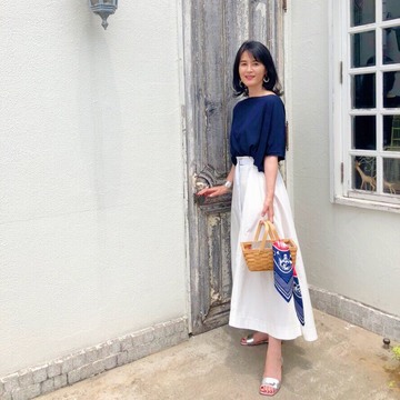 美シルエットなネイビーTシャツ