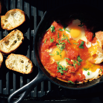 BBQグリルで楽しむ！卵とトマトのシャクシュカほか【おつまみレシピ大公開】