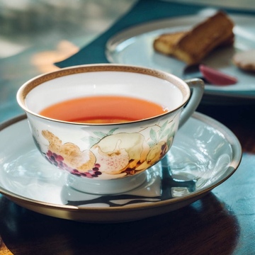 東京ミッドタウンで珠玉の器「深川製磁」のティータイムを