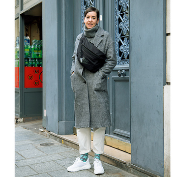 暗くなりがちな冬は「白ボトム」で抜け感を！【ヨーロッパマダムのトレンド】