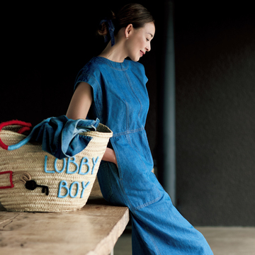 【50代がスタイルアップするワンピース】気になる部分をカバーして体型を整えるデニムワンピース