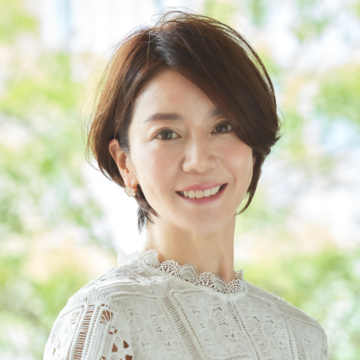 エアリーなひし形ショートでボリュームアップと小顔を同時にかなえる【50代髪型・ヘアスタイル】