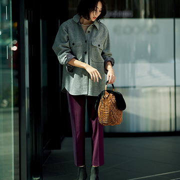 ＜セオリーリュクス＞濃密カラーのウールストレッチパンツで視線を独り占め【Jマダムブランドの最旬“時短パンツ”】