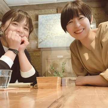 同じ敷地で焼かれた陶器でアフタヌーンティーを愉しむ