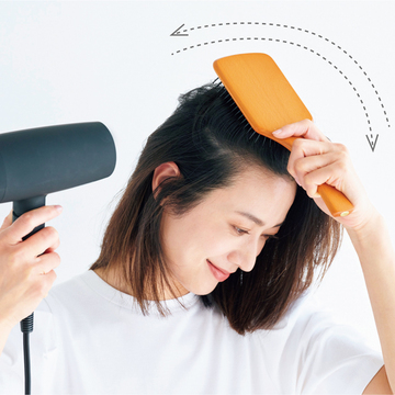 コツさえ覚えれば、案外簡単！大人をきれいに見せる“ひとつ結び”の作り方【50代髪型・ヘアスタイル】