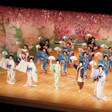 本物の桜以上の高揚感！ 京の春の風物詩“都をどり”を【「京都」桜にまつわる10の愉しみ】