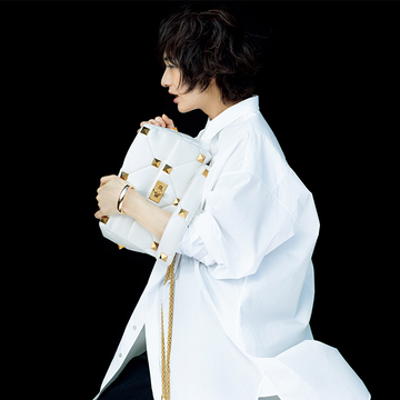 「ヴァレンティノ」の新作バッグで装いリフレッシュ【富岡佳子の愛すべき名品バッグ】