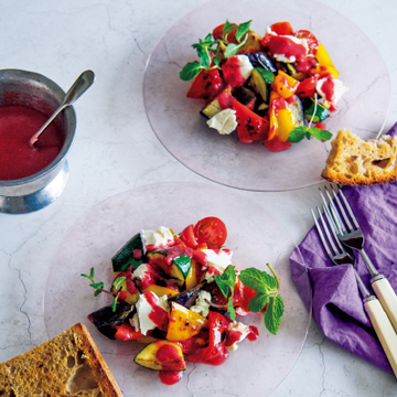 色鮮やかで驚くほどにオールマイティ！　夏野菜のソテーサラダ×ラズベリードレッシング【ドレッシングに凝るサラダ】