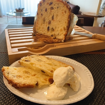 クリスマスまで待ちきれない！イタリアの菓子パン「パネトーネ」のもっとおいしい食べ方は？【ウェブエクラ編集長オサニャイの「これ、いただくわ」#8】　