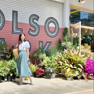 サスペンダースカートで青山のカフェへ