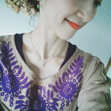 刺繍ワンピースでクラシカルに美術館へ。