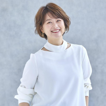 華やかに小顔見えする「ひし形ショートボブ」。パーマ効果でボリュームアップ【40代・50代髪型】