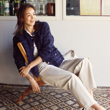 【50代に似合うデニム】旬のボトム感覚で選ぶ。シルエットは今の気分を盛り込んで