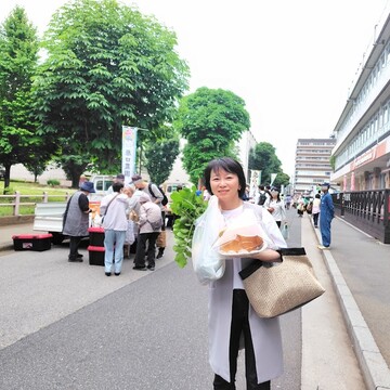 着回し中のGUドライワイド白Tシャツ ＋ ジレ　朝市再び♡
