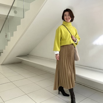 ツヤ感プリーツスカートで冬〜春の着回し