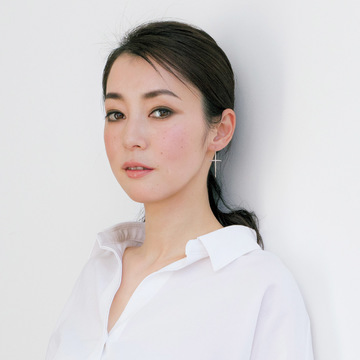 大人のファッションも肌も美しく魅せる「品ありベージュリップ」  五選