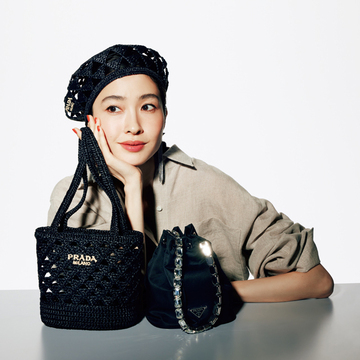 【2024夏 ブランドバッグ】プラダは夏らしい素材感で仕上げたミニバッグに注目