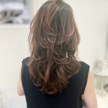 くせ毛を活かしたアラフィーロングヘア