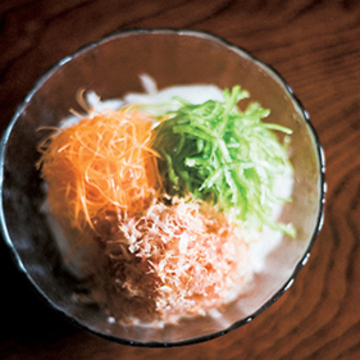 地粉の風味あふれる老舗そば　盛岡「直利庵」