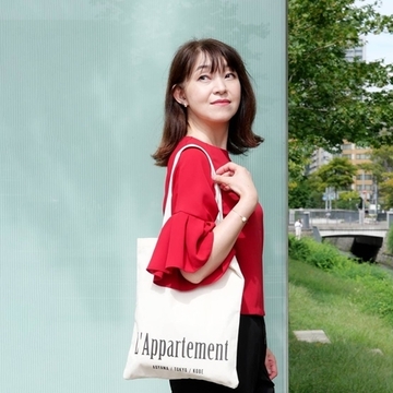 エクラ１０月号特別付録大人のロゴトートBAG愛用しています