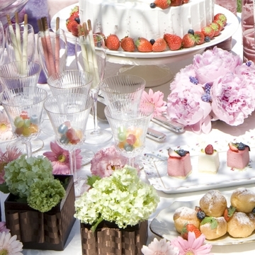 ホームパーティに集うのは10人。リビングの広さは…！