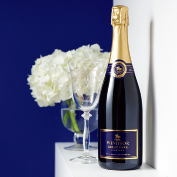 王室の気品をまとう『レイスウェイツ ウィンザー・グレート・パーク・ヴィンヤード ブリュット』【今週末、持っていくならこの1本】