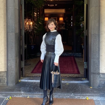 上下黒でセットアップ風コーデ 2選